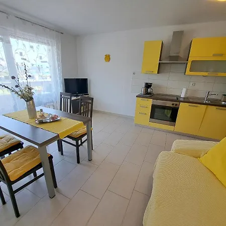 Fran I Apartman Baška