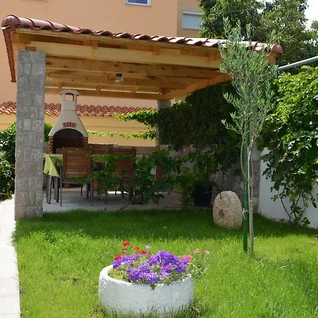 Fran I Apartman Baška